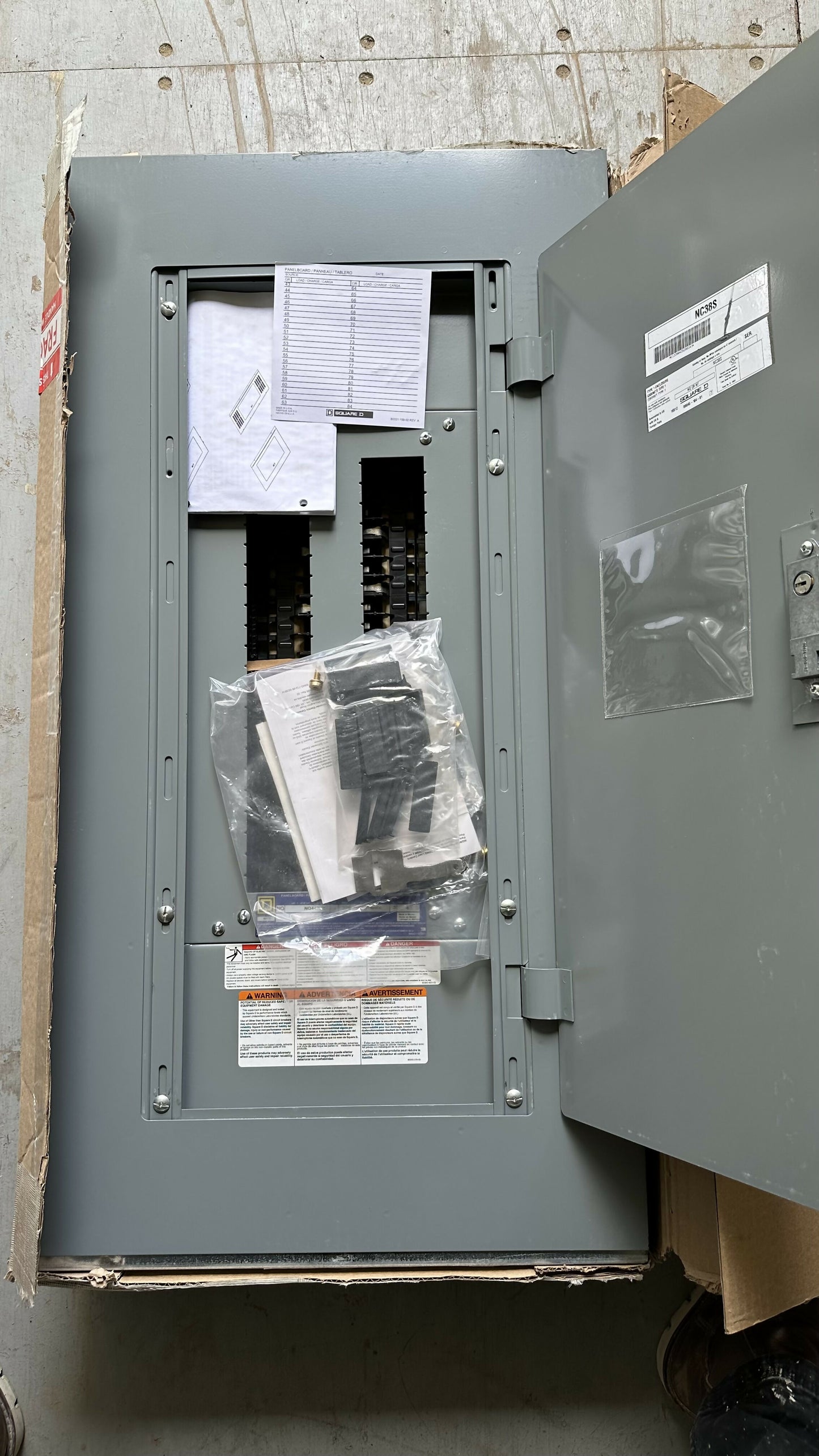 NF430L2Panelboard interior, NF, main lugs, 250A, Al bus, 30 pole spaces, 3 phase, 4 wire, 600Y/347VAC max