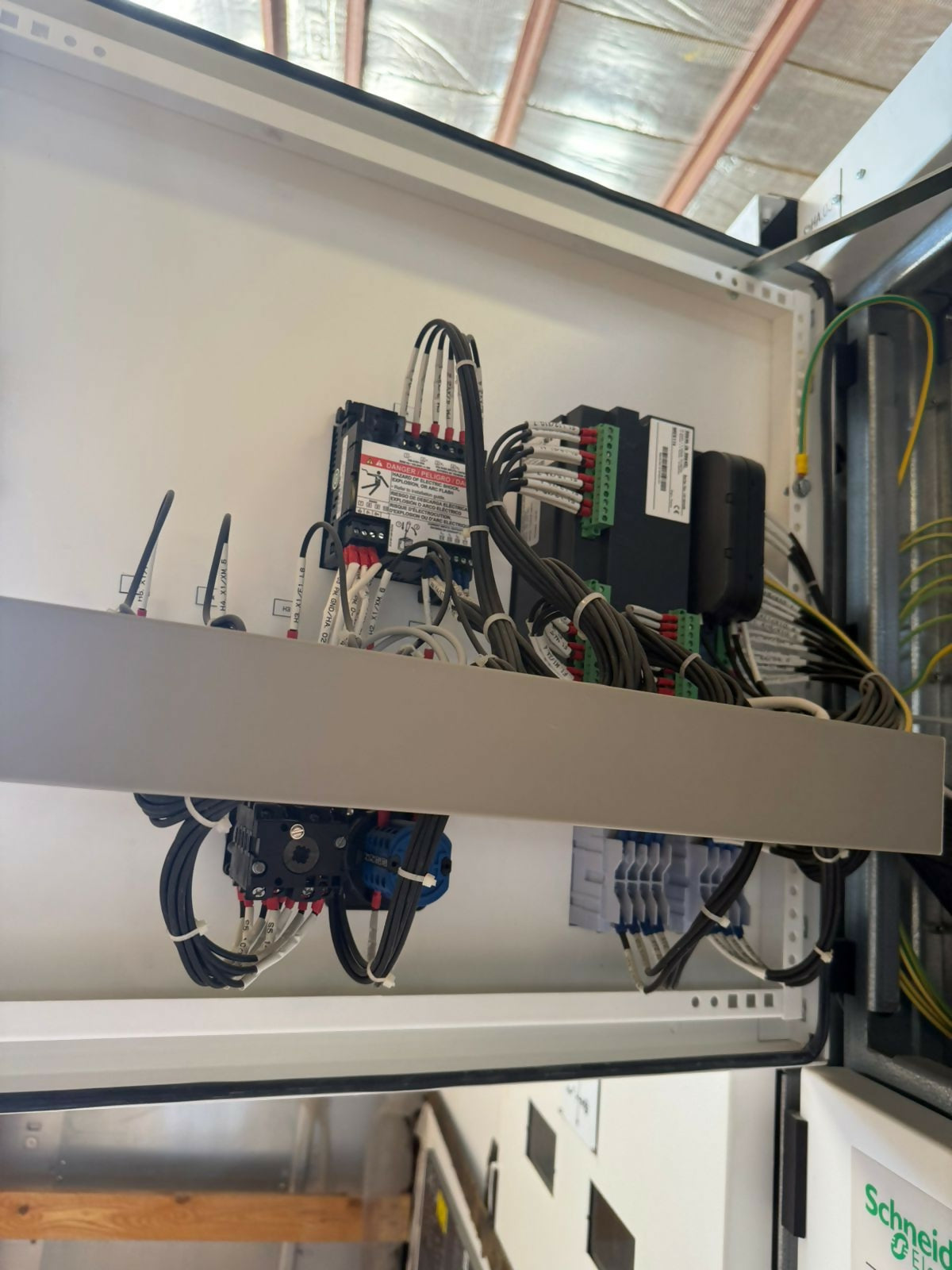 MCset switch gear 13.8kv Schneider electric