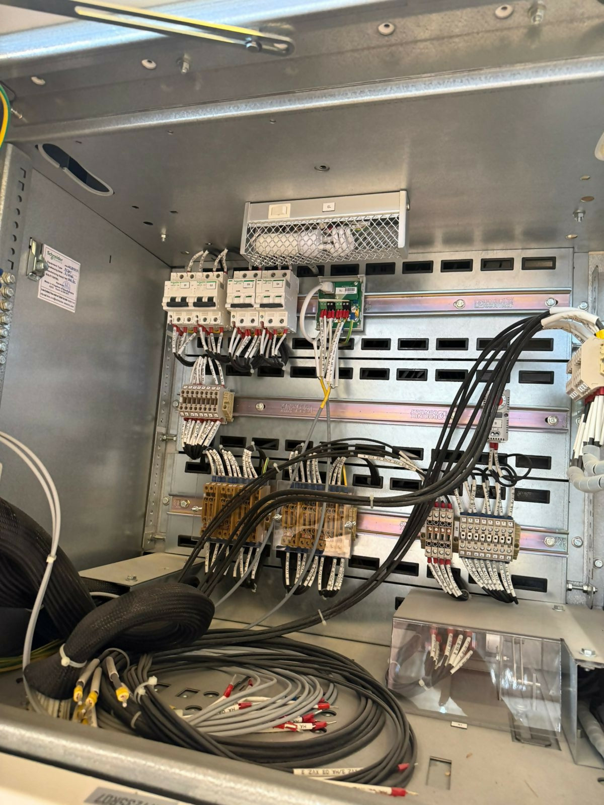 MCset switch gear 13.8kv Schneider electric