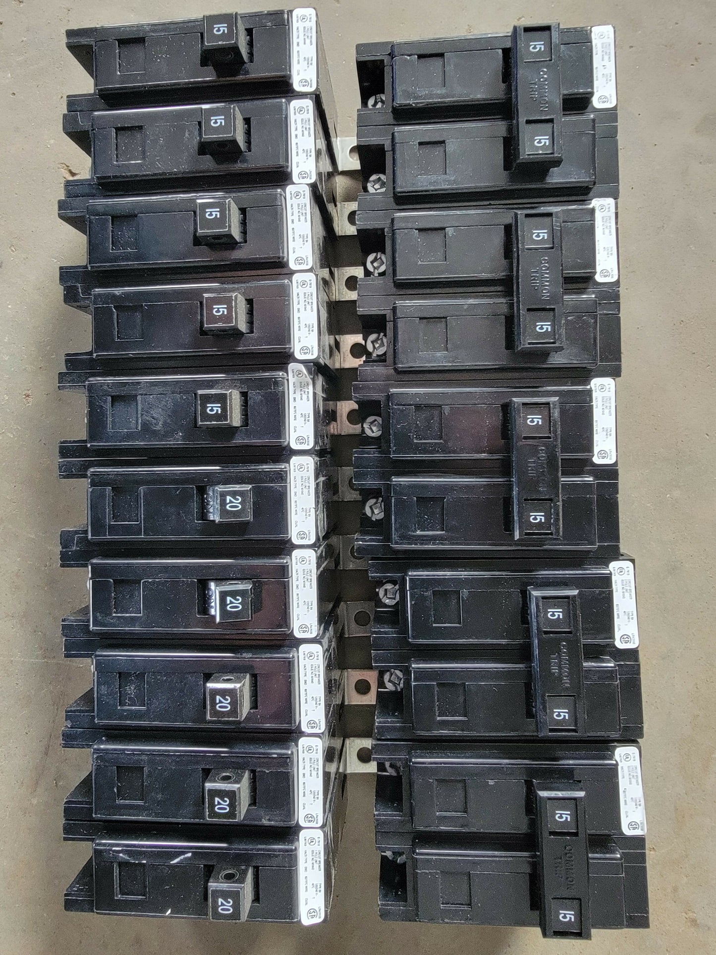 120/240V 125 Amp Eaton Panel with BAB Circuit Breakers - New