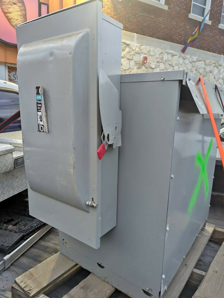 GE 9T23B3874 75kVA Transformer 480V 3-Phase w/ Siemens HF361 Safety Switch