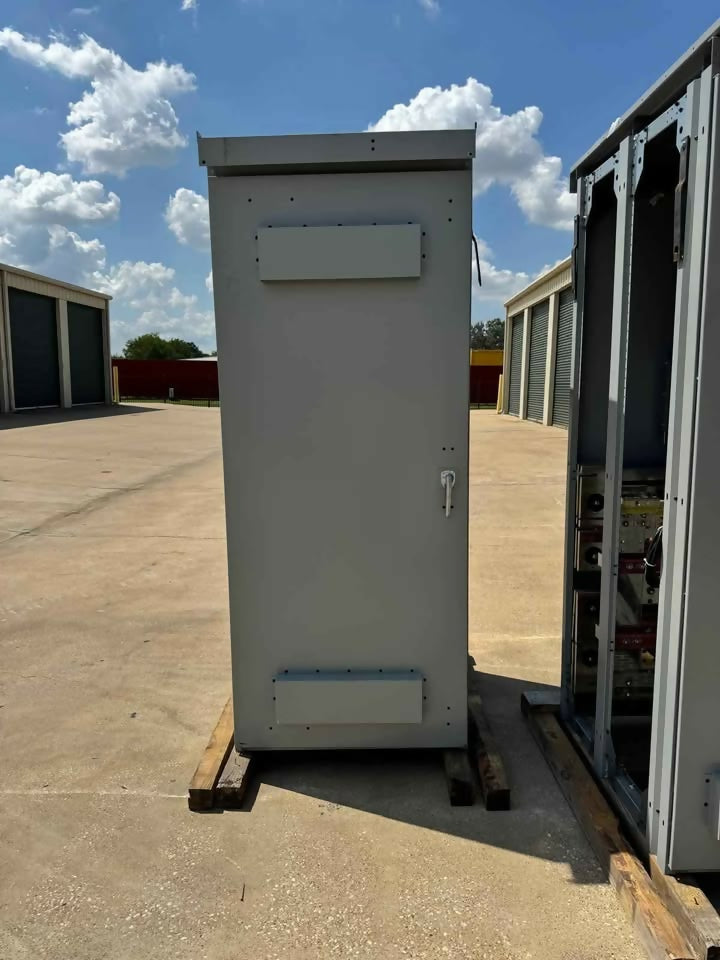 Four brand new Siemens 3000A 208/120V 3PH 4W (4) Section 3R Switchgear – Main WLL2F330