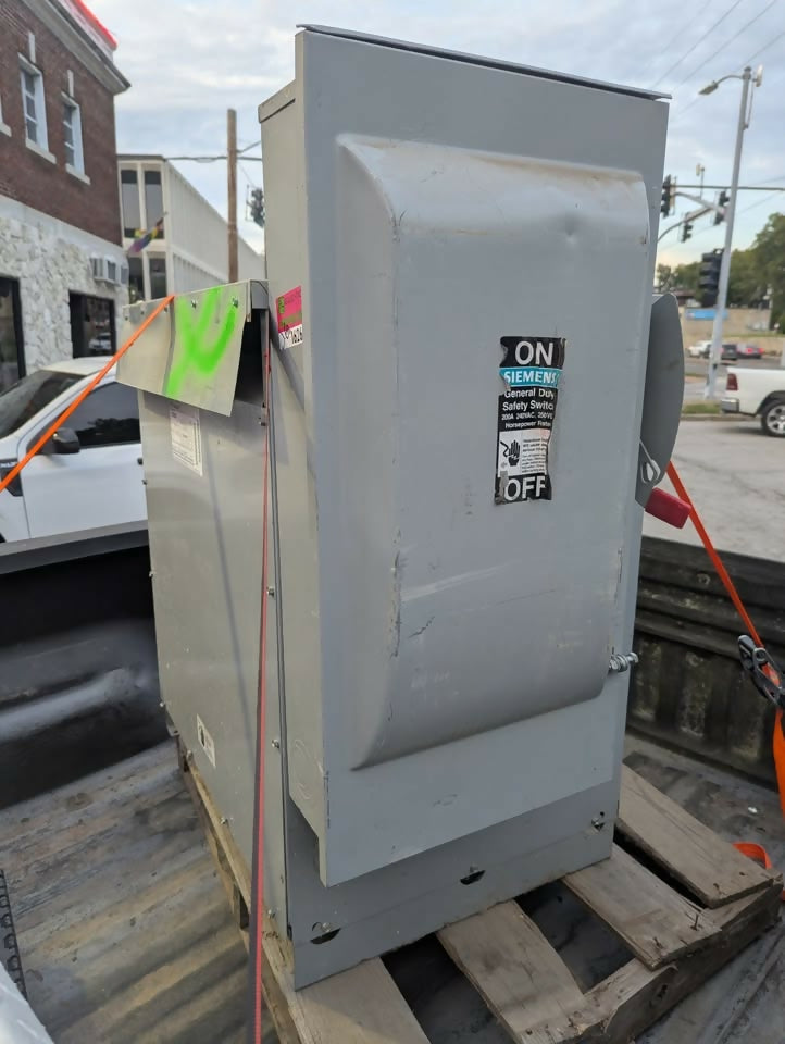 GE 9T23B3874 75kVA Transformer 480V 3-Phase w/ Siemens HF361 Safety Switch